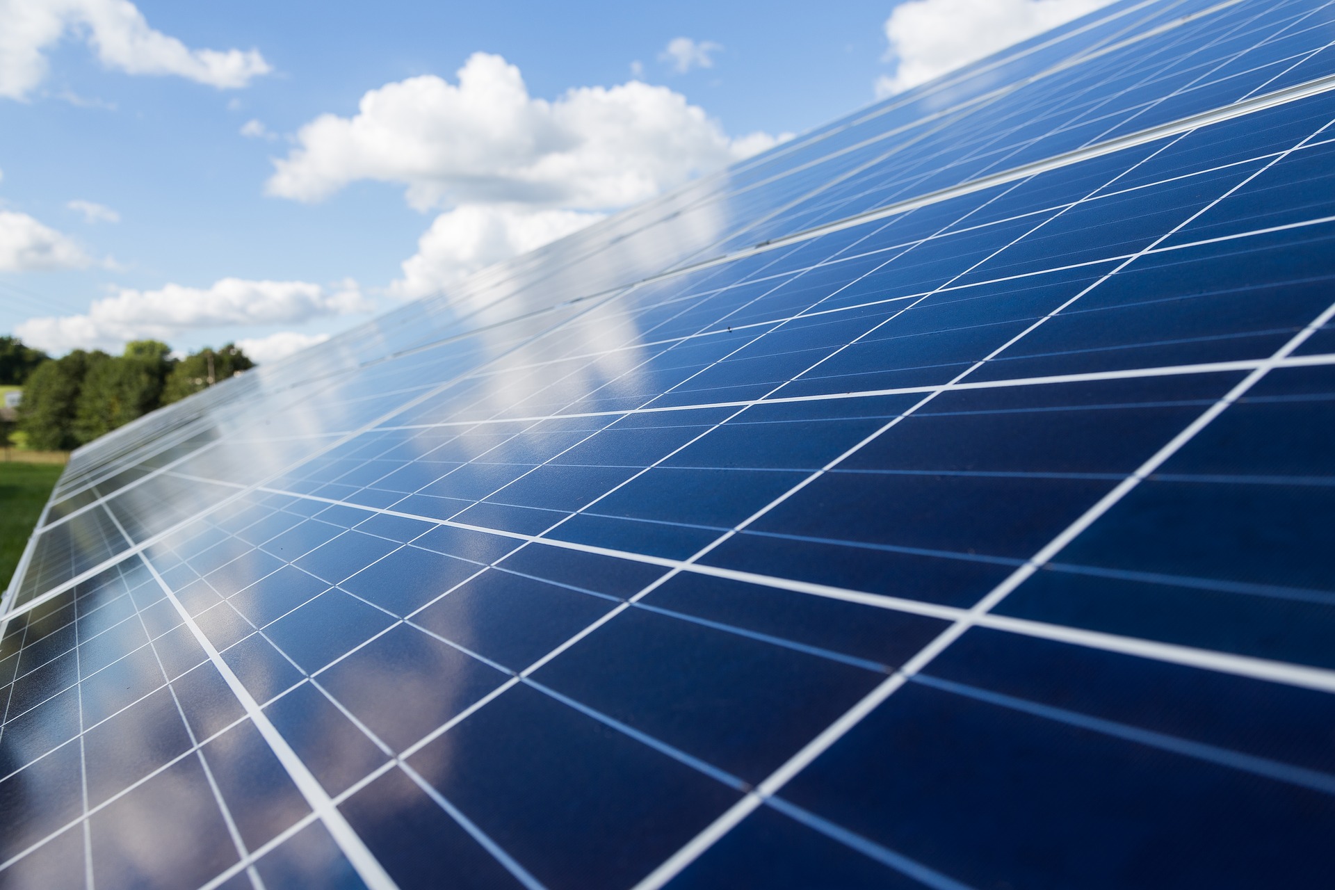 Chcete efektivitu solárnych panelov povýšiť na novú, vyššiu úroveň? Ako s tým môže pomôcť virtuálna batéria?